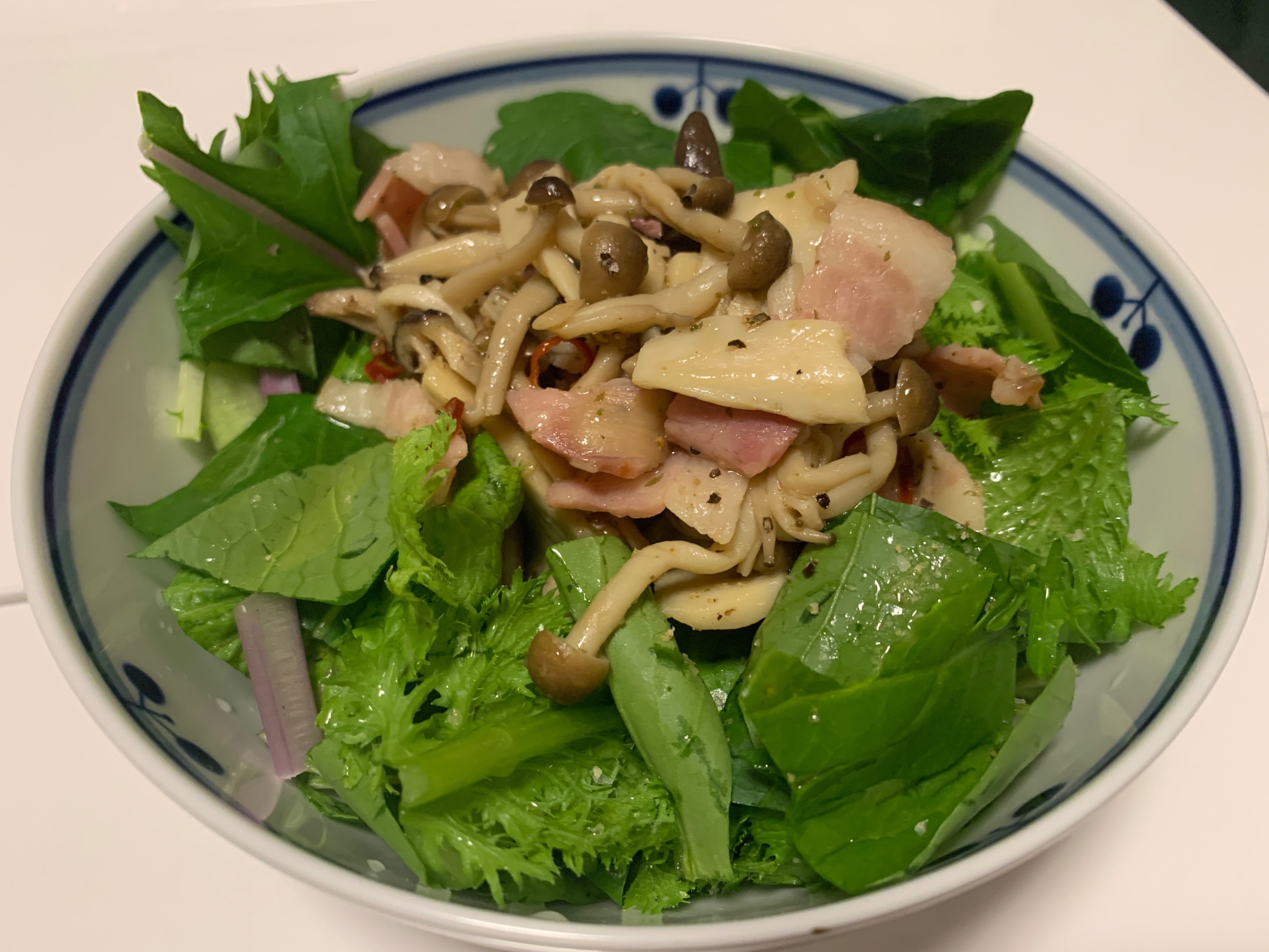 ベーコンとキノコのグリーンサラダ レシピ 作り方 By ゆみちゃんぬ 楽天レシピ