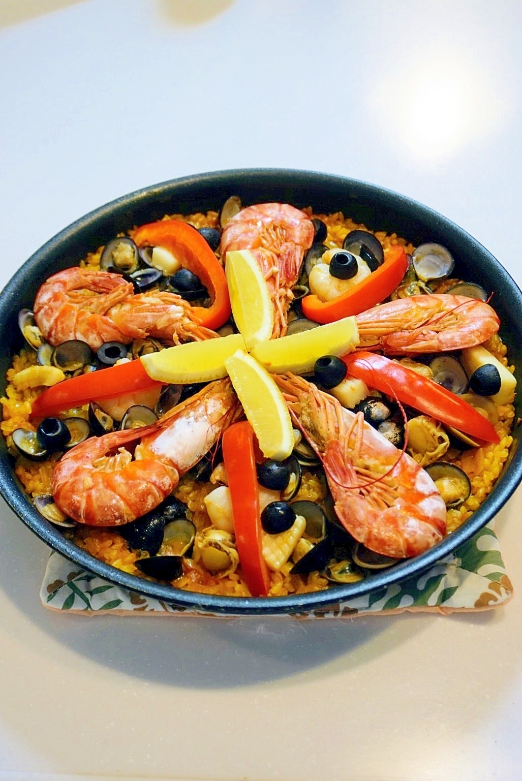 フライパンで簡単に~本格的なお店の味!パエリア