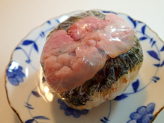 高菜と小魚ふりかけの韓国海苔ベーコン巻きおにぎり
