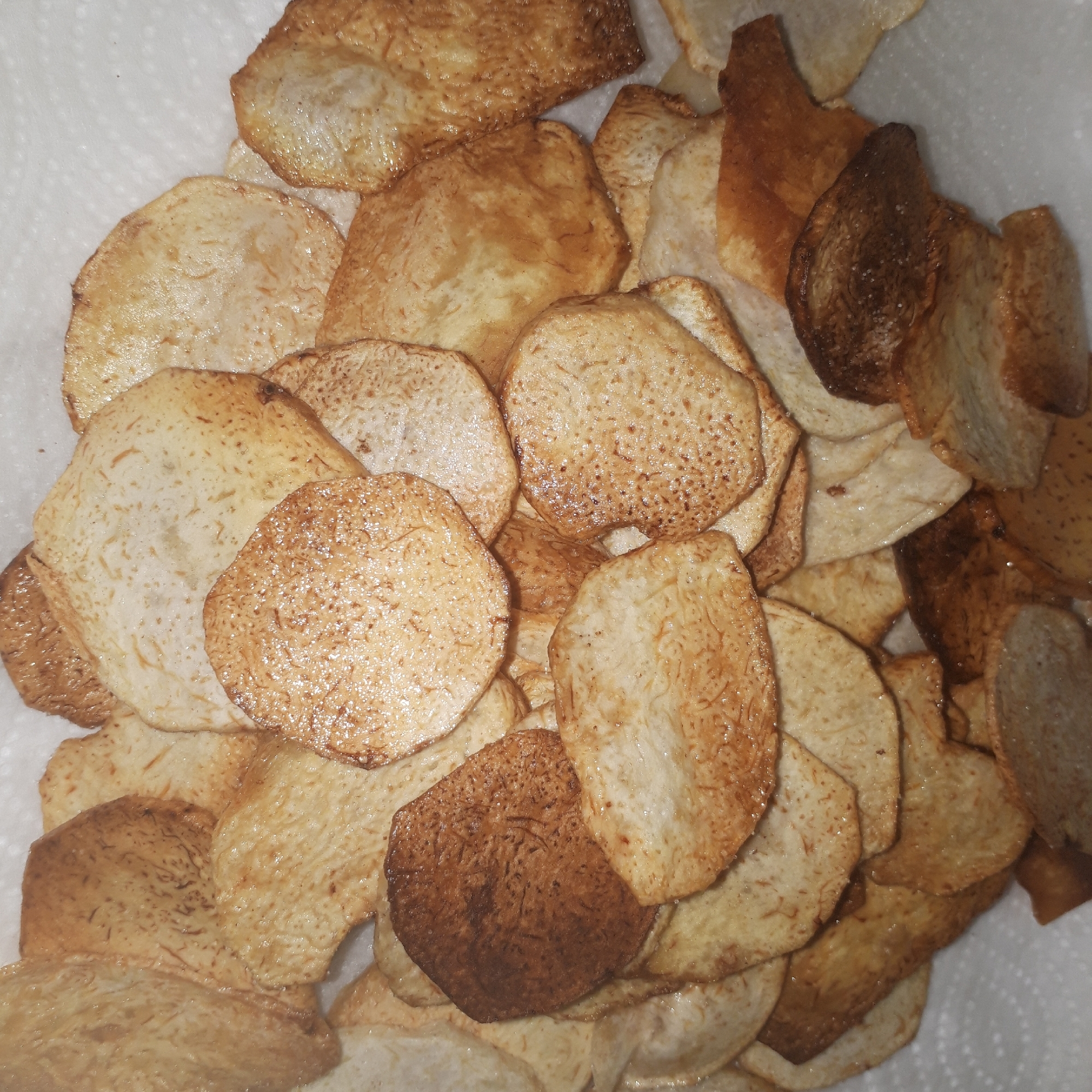 里芋がお菓子に変身!さといもチップス