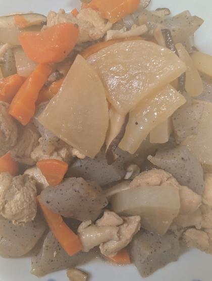 鶏肉と大根と人参とこんにゃくと椎茸のめんつゆ煮