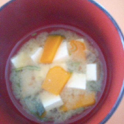 カボチャと豆腐と小ネギの味噌汁☆