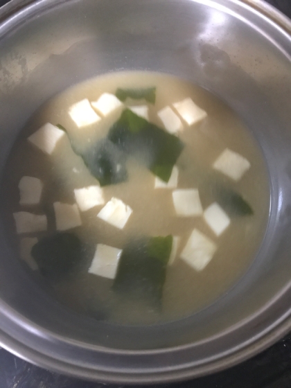 豆腐、オクラ、みょうが、玉ねぎの味噌汁