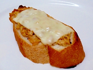 醤油糀入り♪　鯛フレークチーズトースト