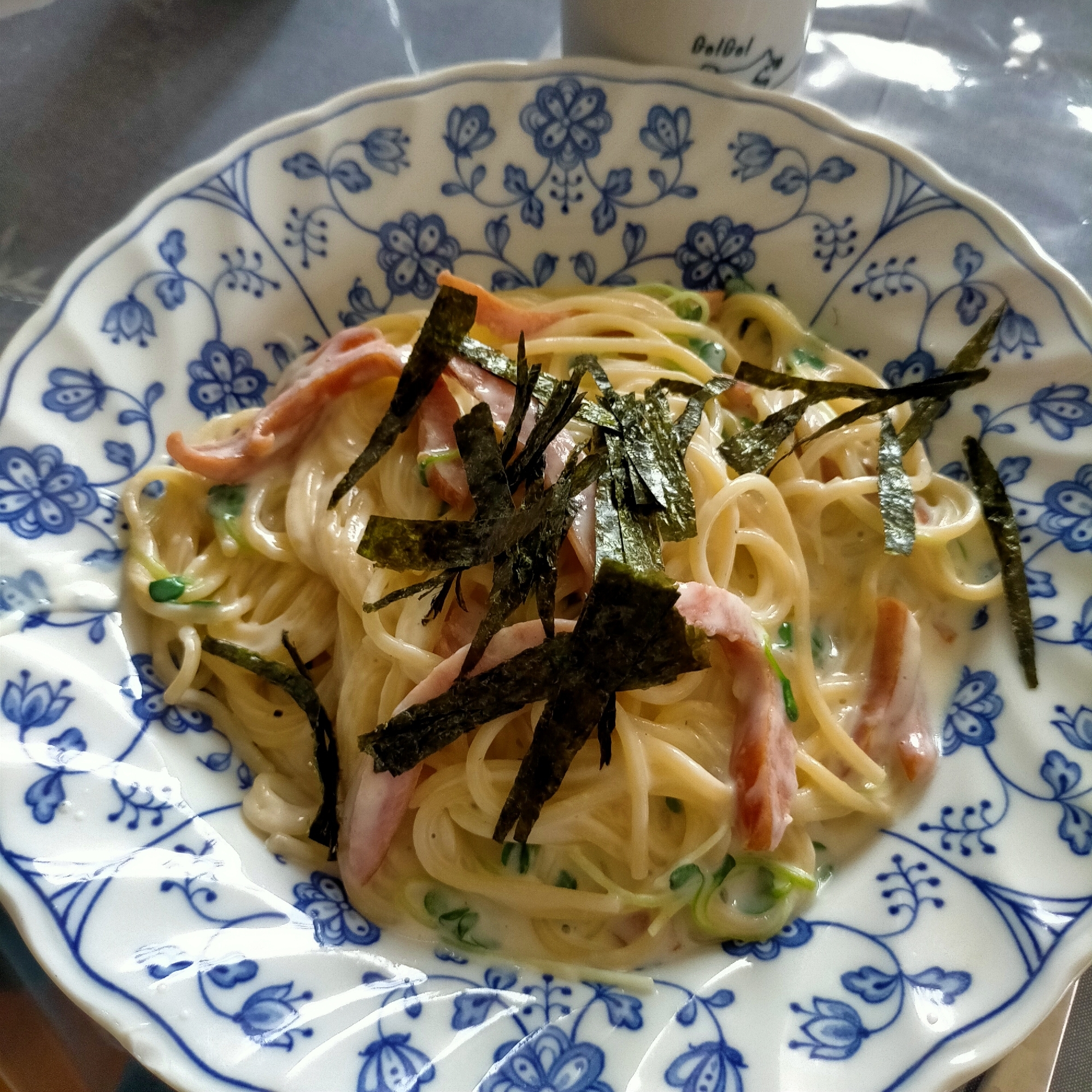 かいわれとウインナーのクリームパスタ