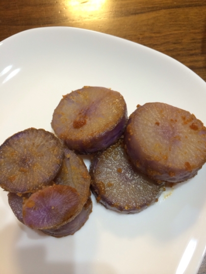 赤大根で作りましたが簡単でいつもと違う大根料理になって良かったです。味噌とバターあいますね