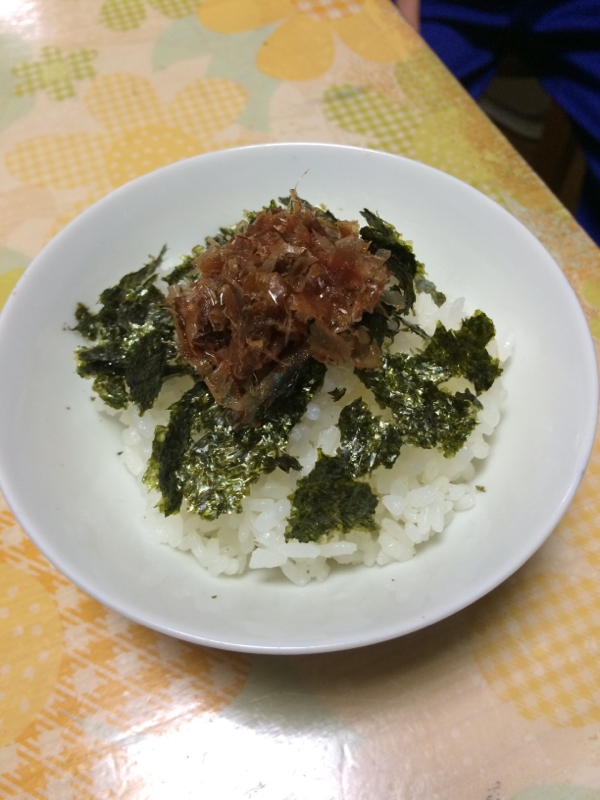 お腹が減った時の軽食に！海苔かつお節飯