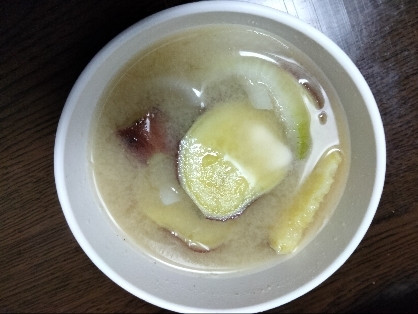 さつまいもと新玉ねぎの味噌汁