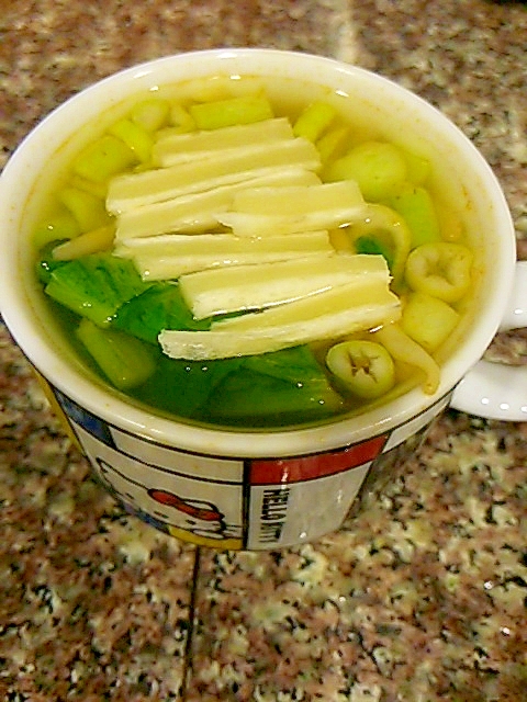 生姜たっぷり小松菜のトムヤムスープ