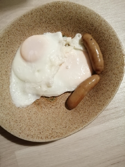 目玉焼きとウインナー