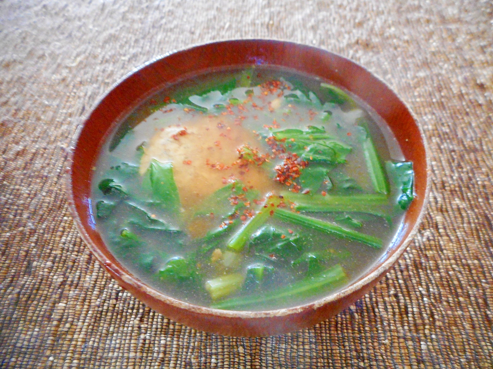 ほうれん草と鶏団子の味噌汁