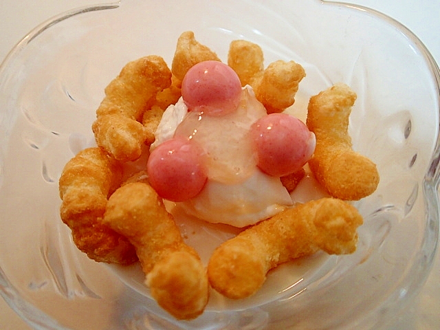 ❤キャラメルコーンと苺チョコボールのWヨーグルト❤