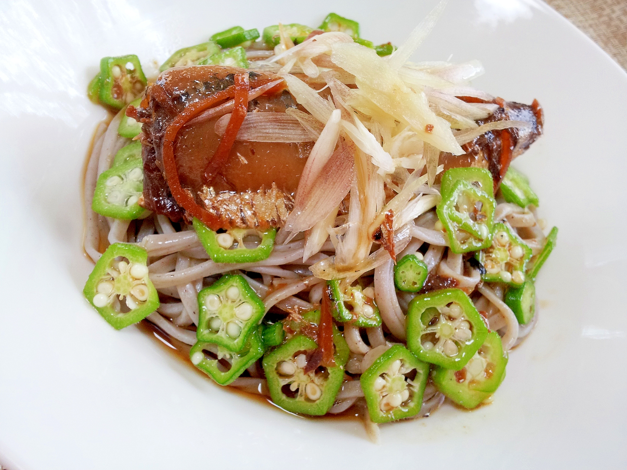 イワシの生姜煮缶deオクラぶっかけ蕎麦