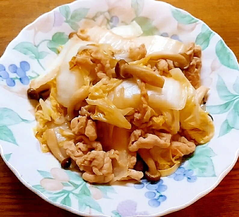 白菜と豚肉としめじの味噌バター炒め