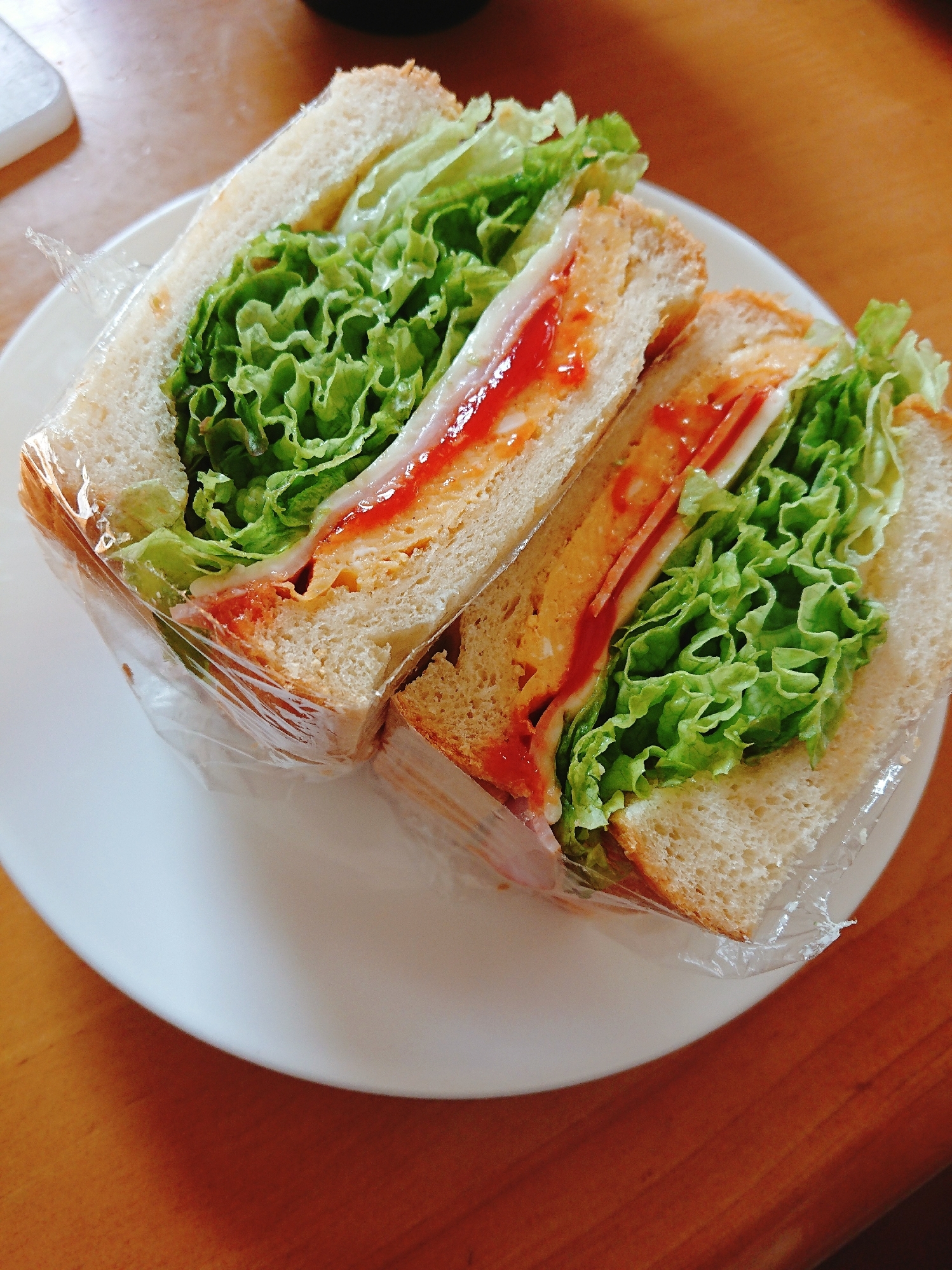 レタス山盛りサンドイッチ