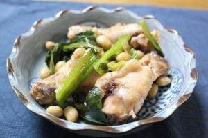 大豆と鶏手羽元の煮もの