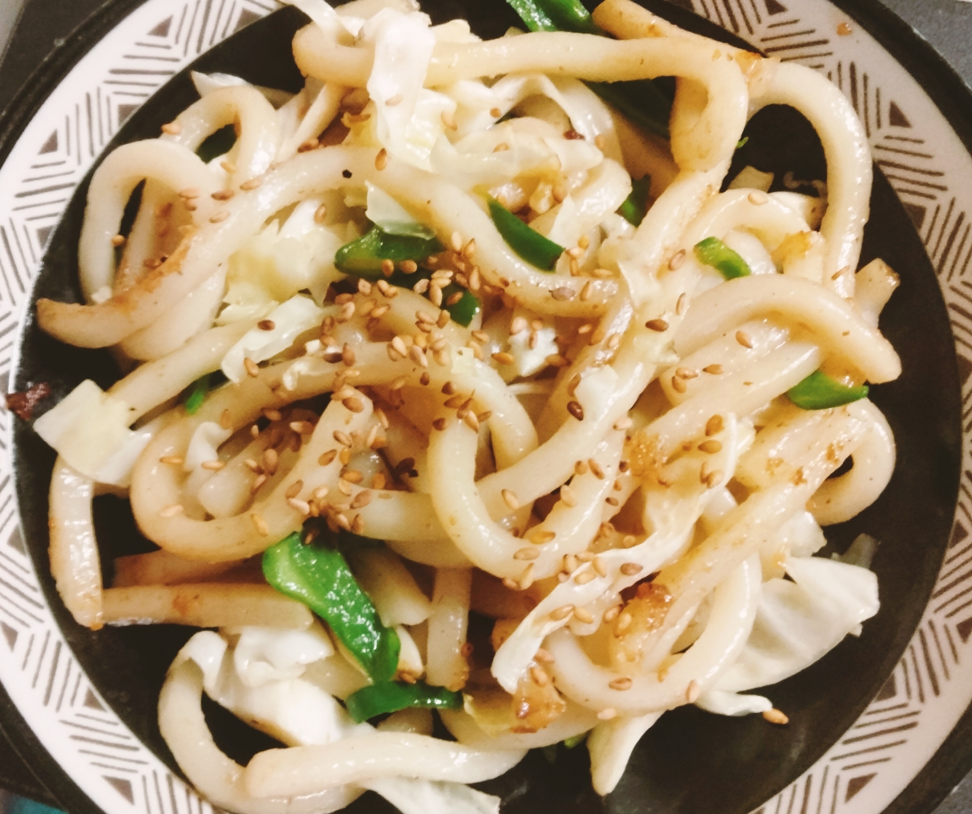 胡麻香るピーマンとキャベツの焼うどん