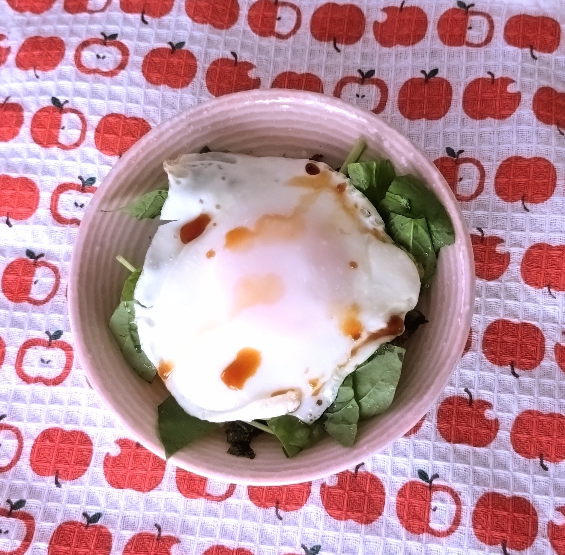 サラダほうれん草の目玉焼き丼☆