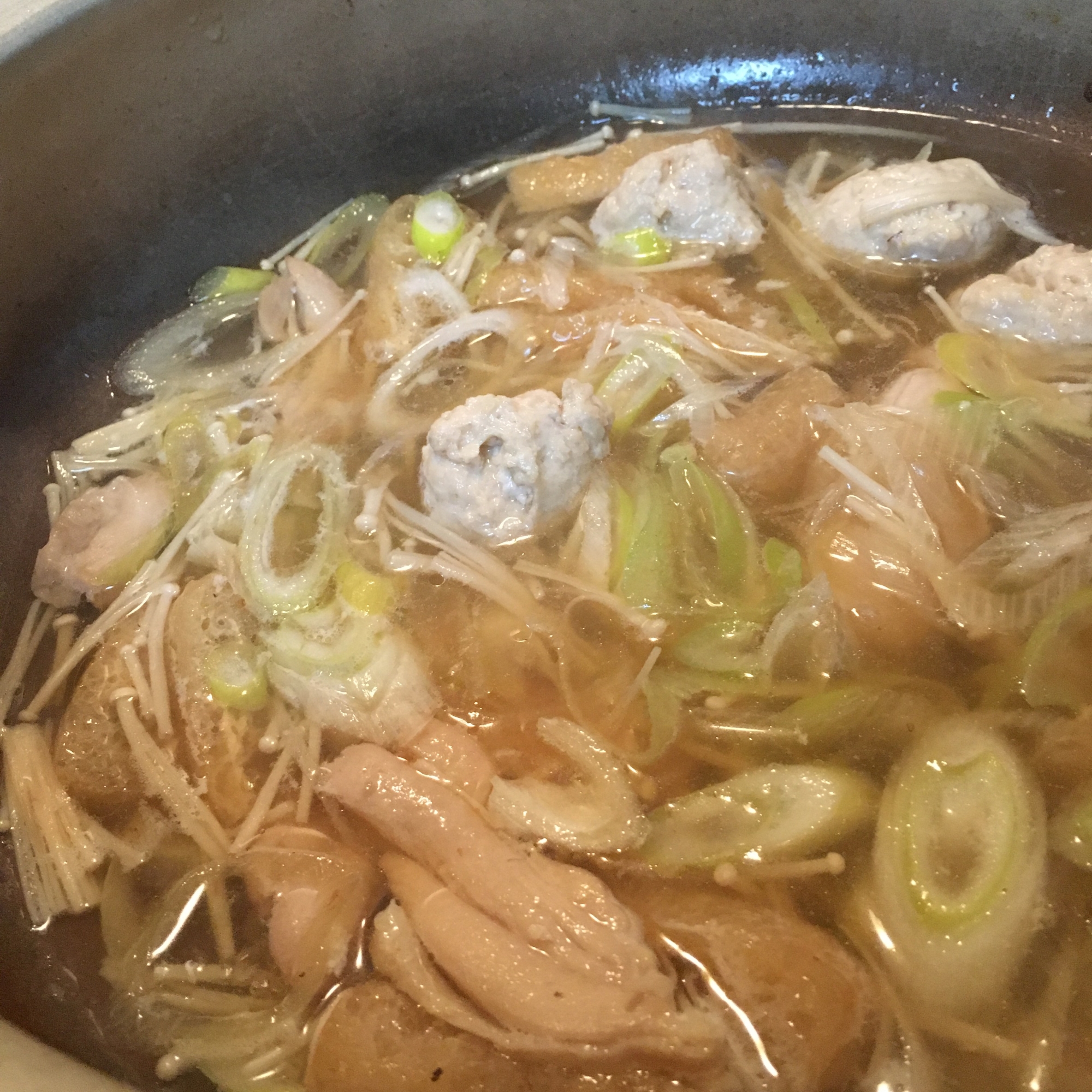 鶏団子と白ネギとえのきの和風スープ