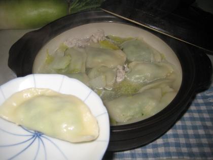 餃子を茹でるついでに白菜と豚肉も一緒に投入してしまいました。(^_^;)
ぷりっぷりでとってもおいしかったです。
ごちそうさまでした。♪