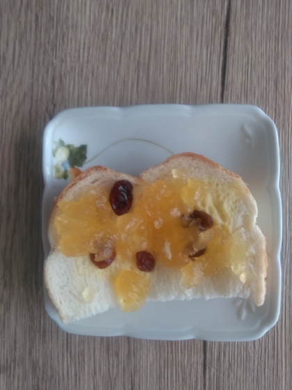 朝食にいただきました♪
りんごジャムでフルーティー
トースト美味しかったです(+_+)