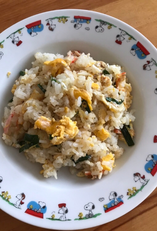 ニラとカニカマのめんつゆチャーハン レシピ 作り方 By ボンド子 楽天レシピ
