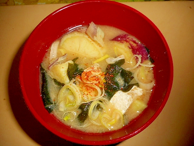 さつま芋・油揚げ・わかめの味噌汁