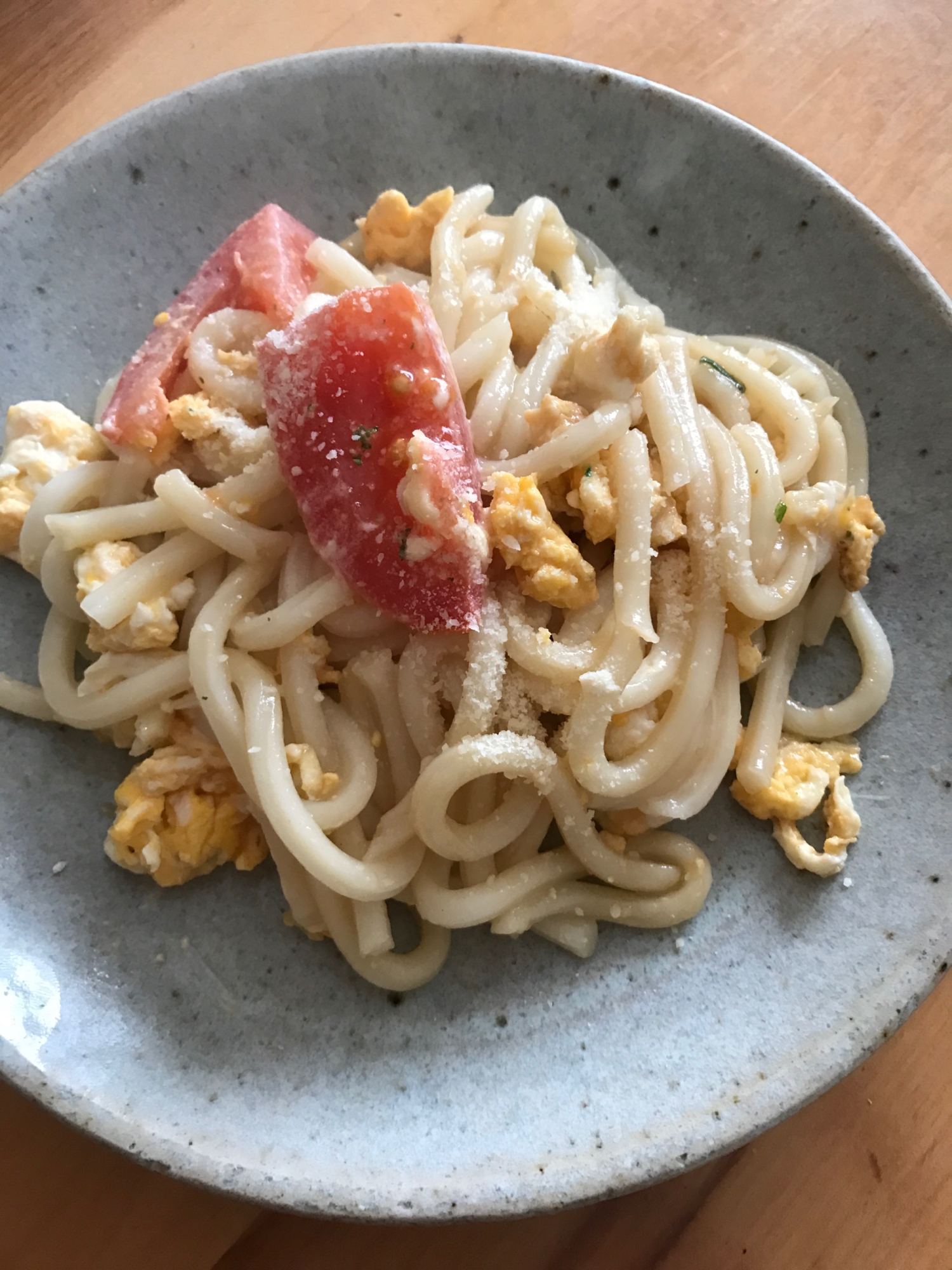 トマトと卵の焼きうどん