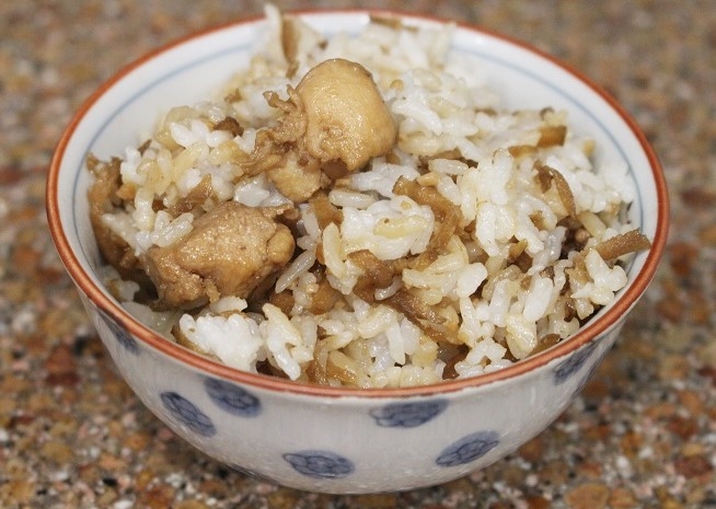 ニンニク香るゴボウ鶏飯　大量レシピ