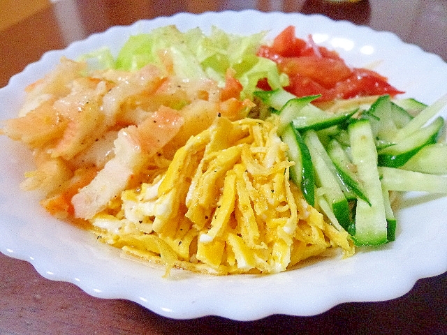 ソイドル麺とドレッシングで♪サラダ冷やし中華