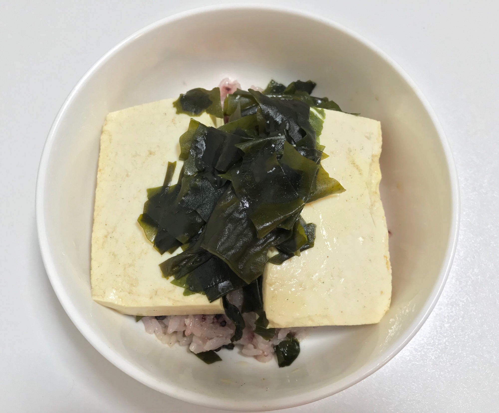 超簡単! 豆腐とわかめのお汁かけご飯