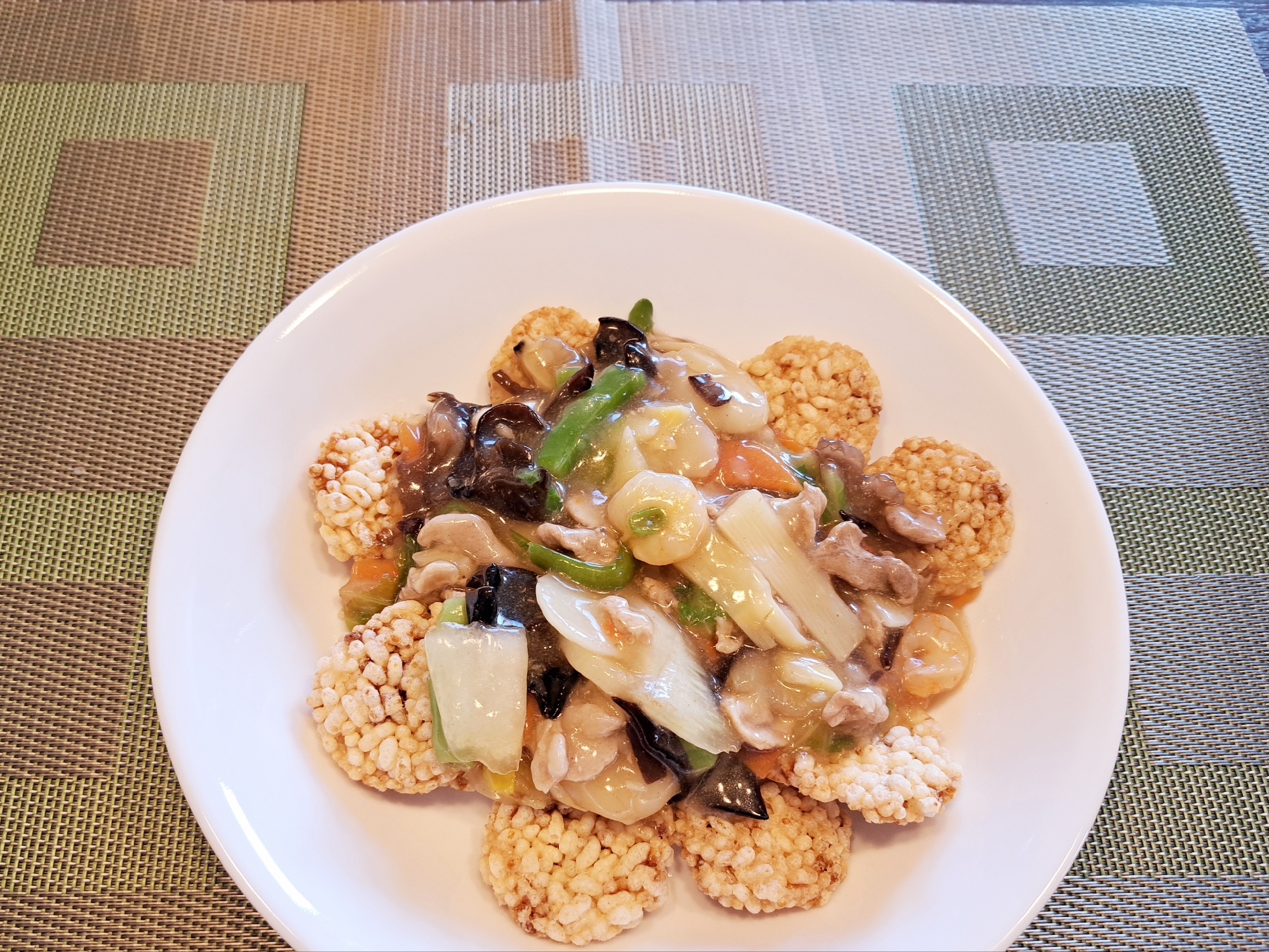 おこげせんべいで！中華あんかけ