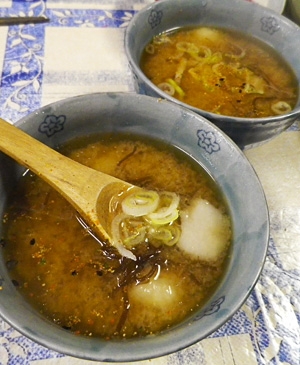 里芋もずくの味噌汁