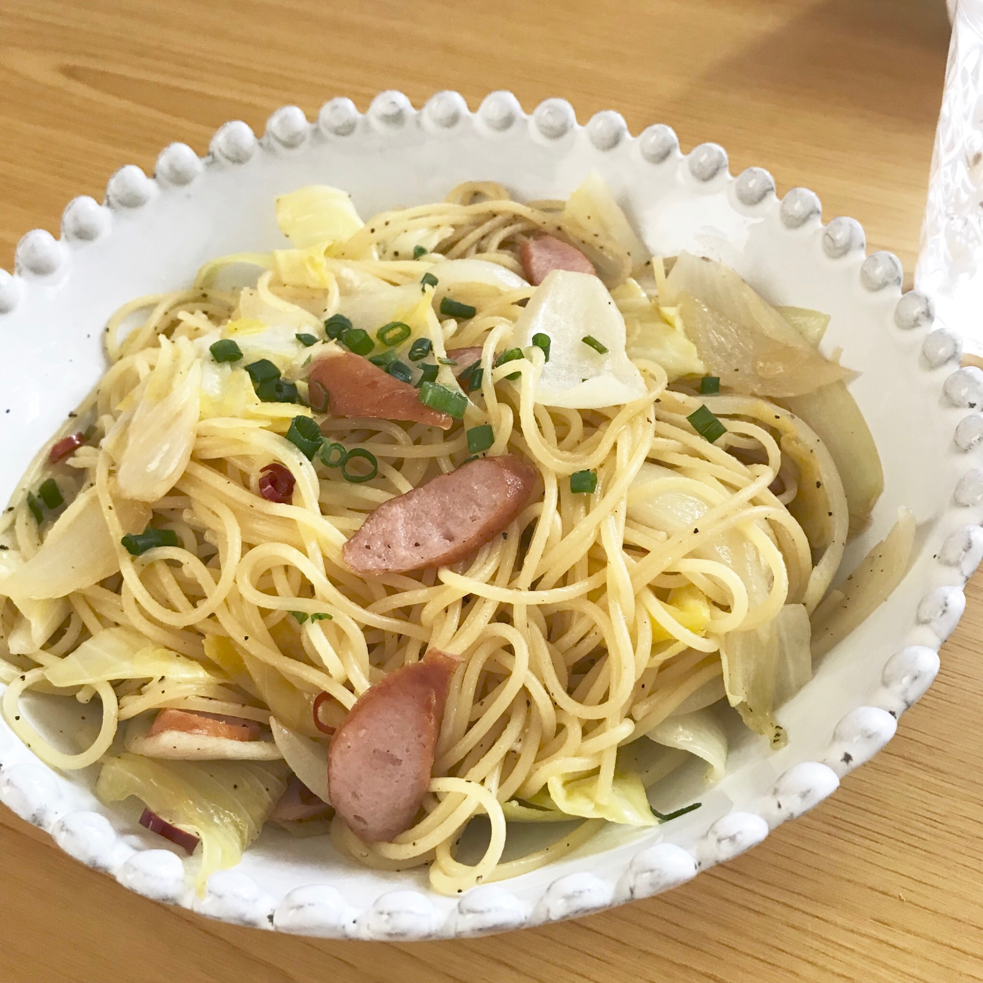 ウインナーとキャベツのバターポン酢パスタ