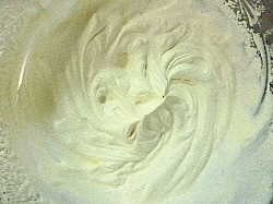 36％生クリームで美味♪ホイップクリーム砂糖不使用 レシピ・作り方 by