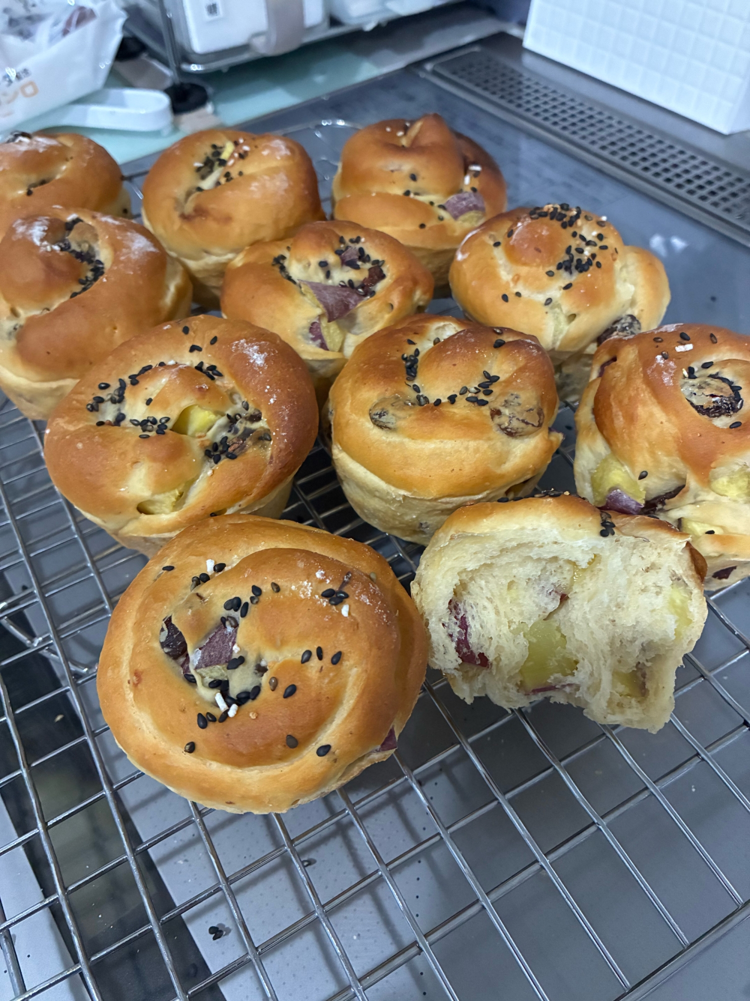 さつまいもとレーズンのパン