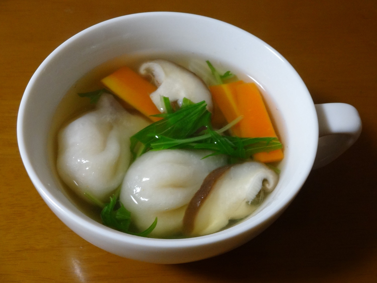 簡単に！水餃子と野菜のスープ