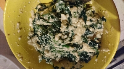 シンプルにほうれん草とお豆腐だけですが、味付けはばっちり母の味でした！