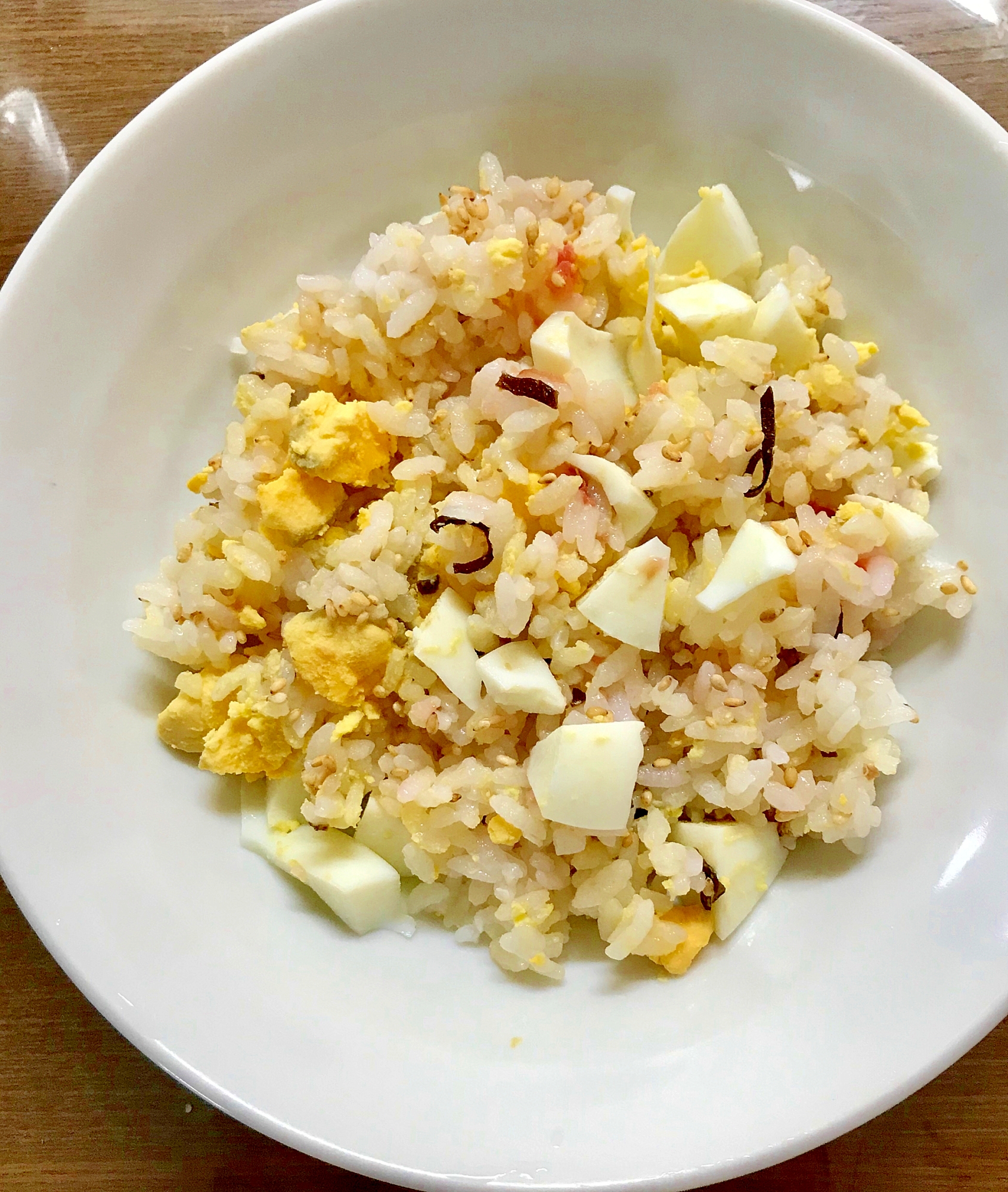 梅と塩昆布の卵混ぜご飯