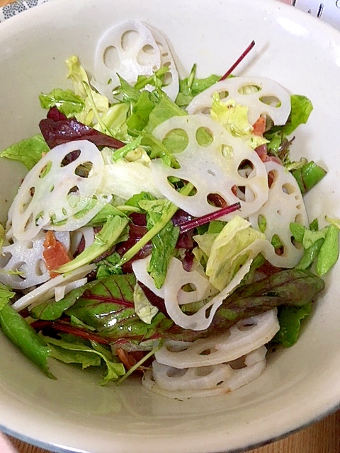 シャキシャキ食感！ベーコンとレンコンのサラダ