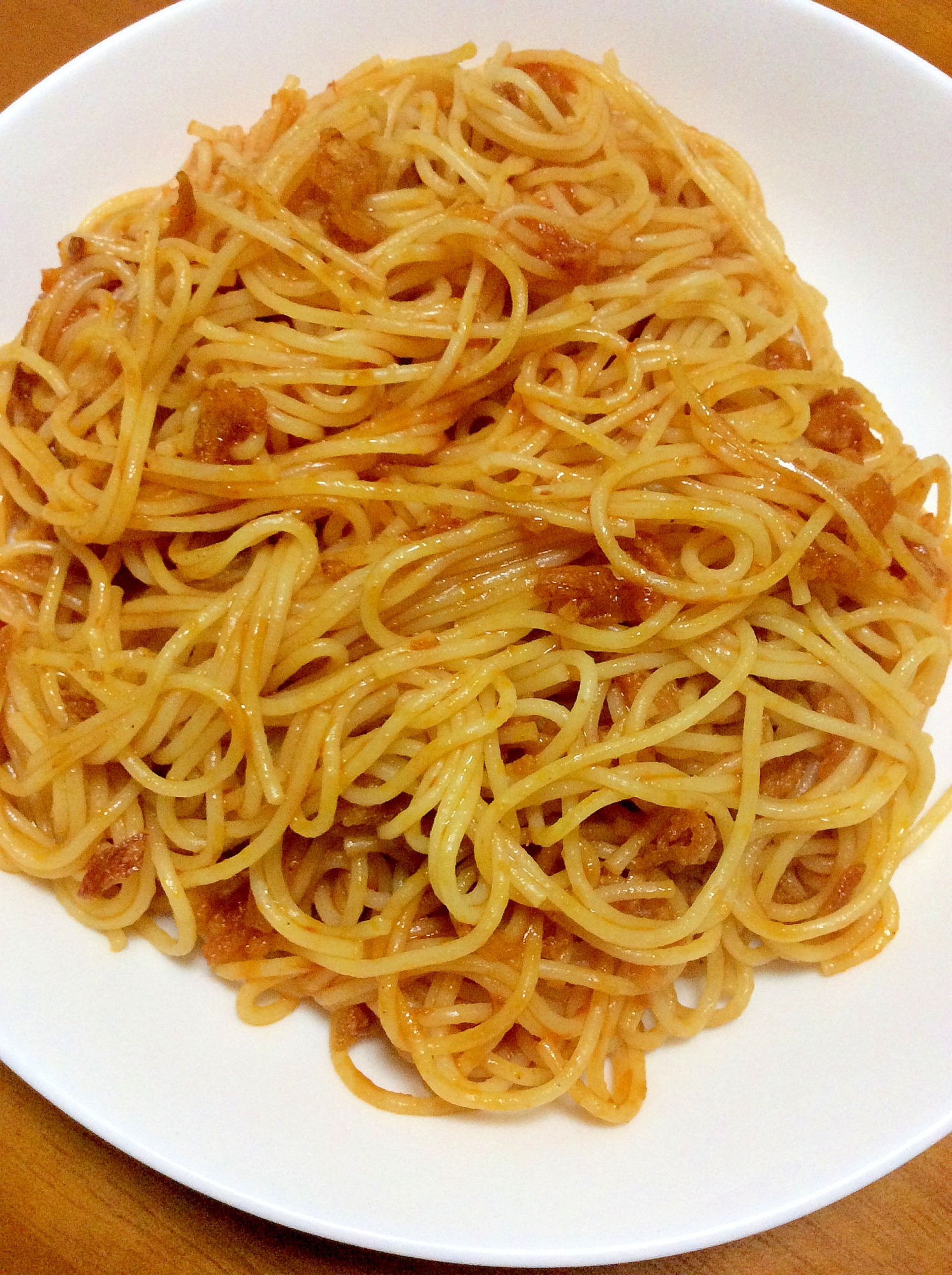 フライドオニオンラグートマトソーススパゲティ