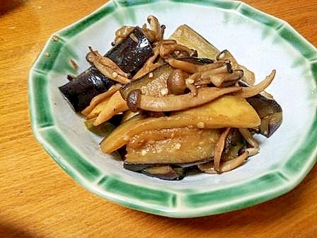 茄子と　しめじの　醤油炒め
