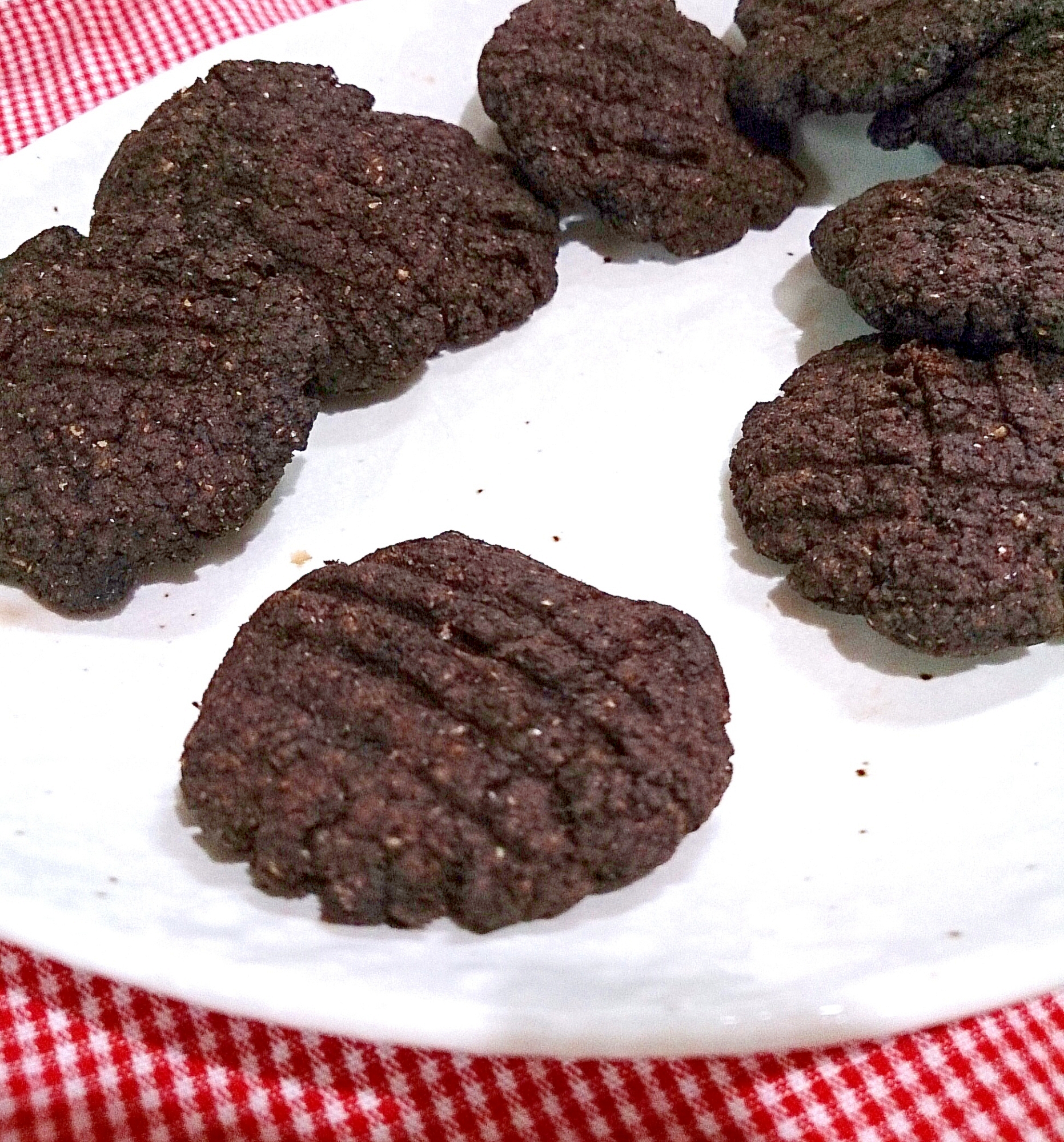 糖質制限 ブラックココアでオレオ風ふすまクッキー レシピ 作り方 By ラムちゃん1224 楽天レシピ