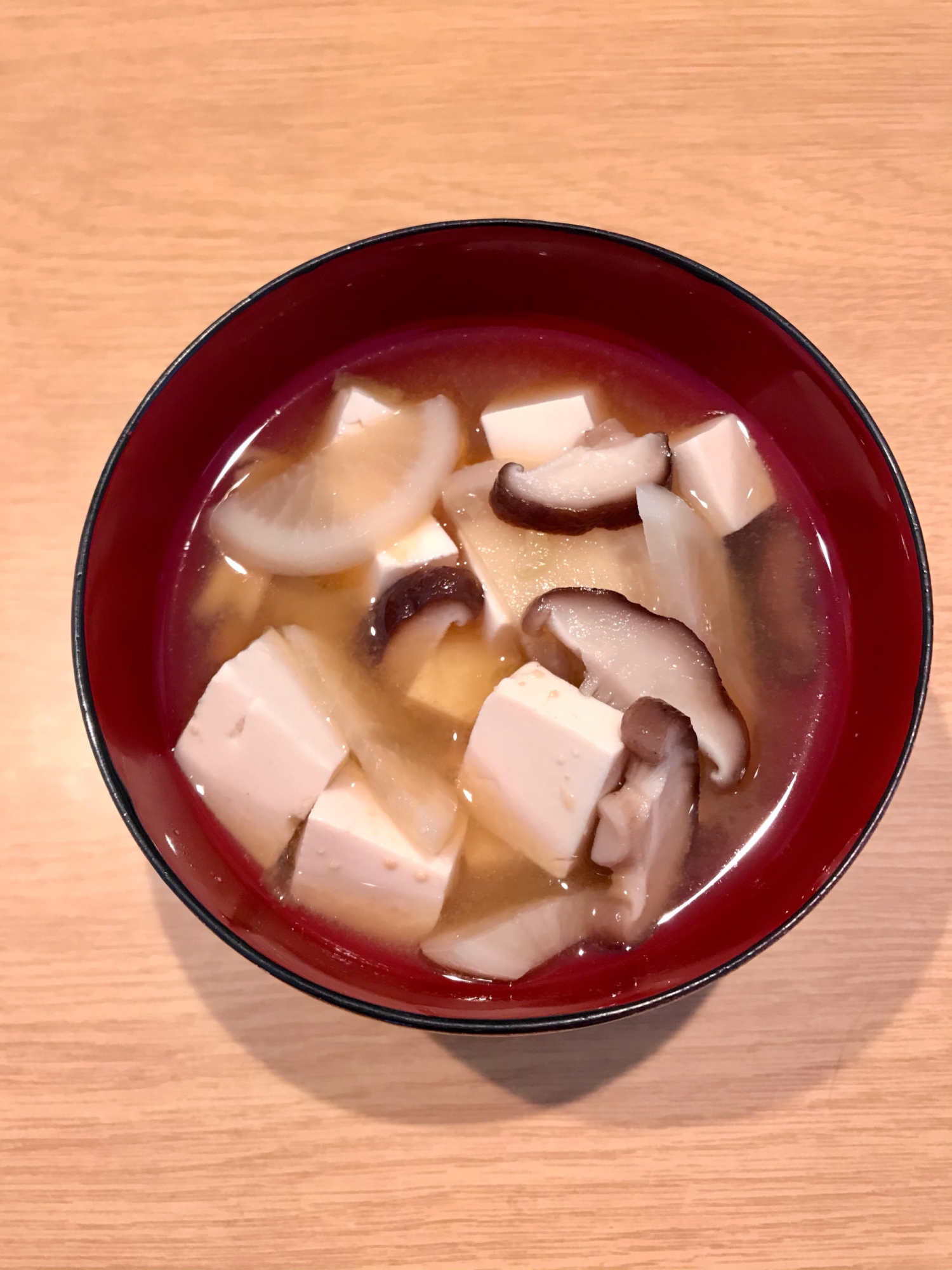 カブと椎茸と豆腐の味噌汁