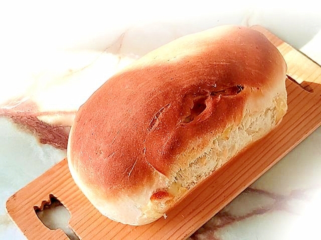 パウンド型で!国産チーズとサラミの総菜パン♪