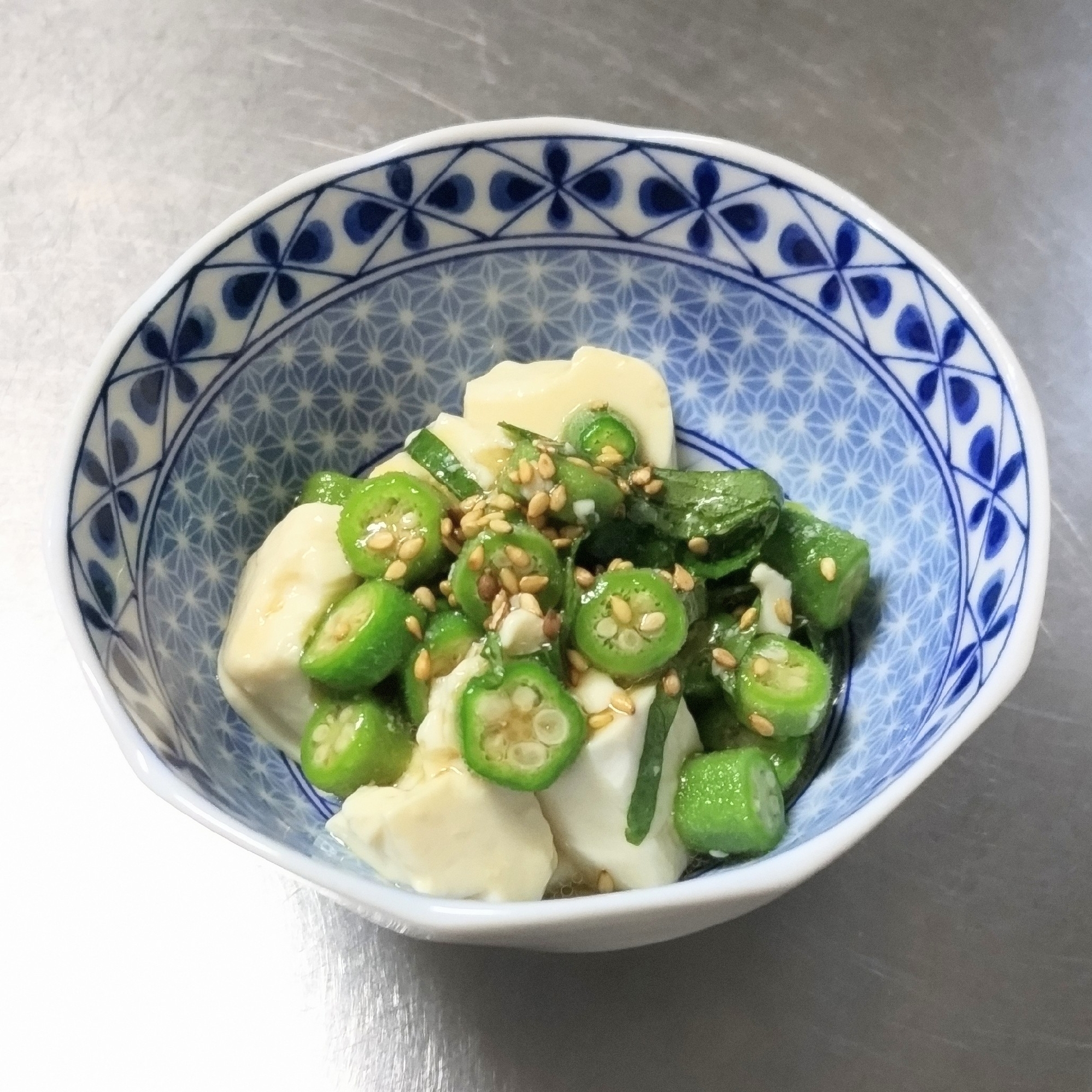 オクラと豆腐のサラダ
