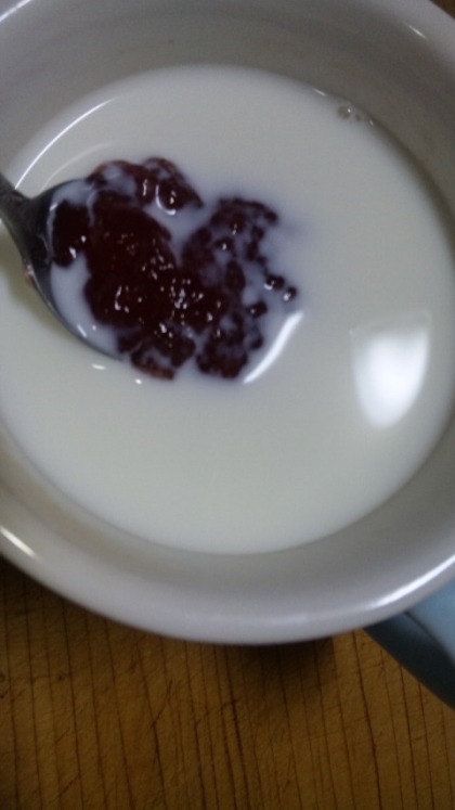さぶぃので、ホット苺みるくこさえましたｗ
ジャムの甘さがいい感じにミルクと馴染んで、おいしくあったまりましたｗ♪
ご馳走さまです！