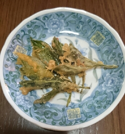 生茶葉の天ぷら