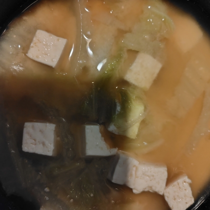 玉ねぎと豆腐と白菜の味噌汁