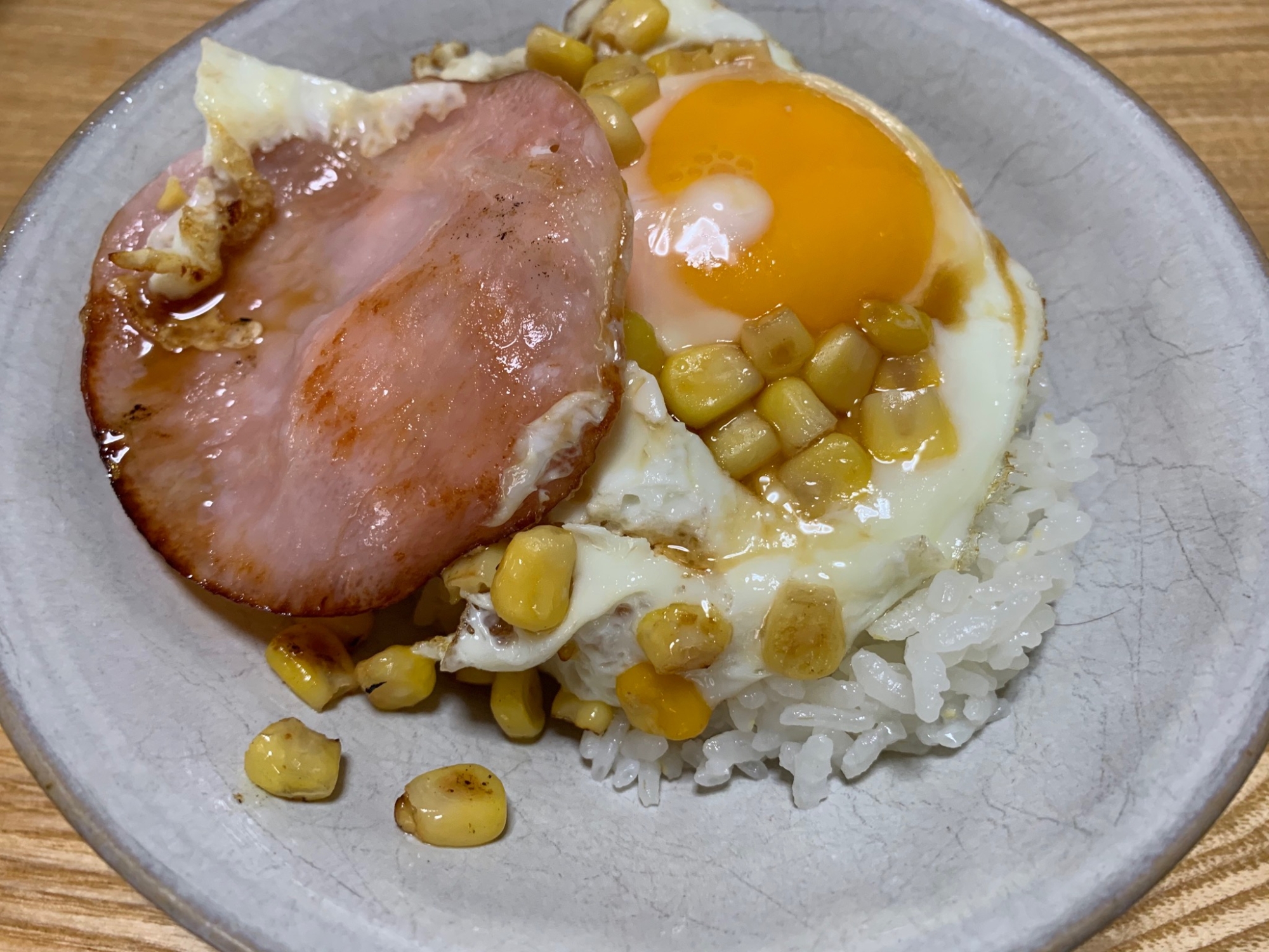 ロースハムとたまコーン丼